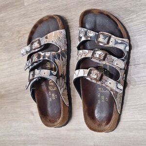 Papillio by birkenstock 3 strap sandles pre owned. Size 36 or 5.5 to 6